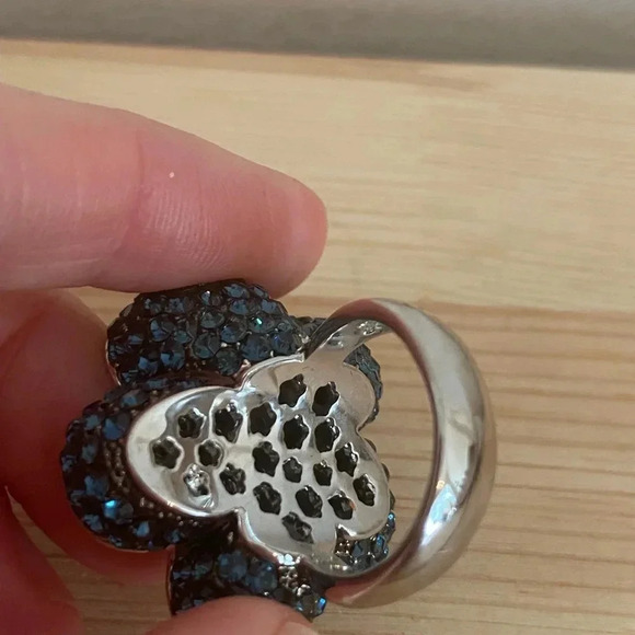 Joan Boyce Crystal Flower Statement Fashion Ring - Picture 3 of 8